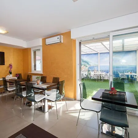 Jolie Bed & Breakfast 4*